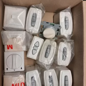 Caja Con Interruptores De Maniobras De Pantallas